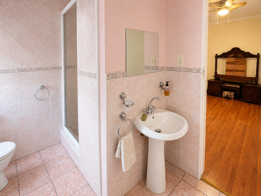 4 Bedroom Property for Sale in Clairewood Western Cape